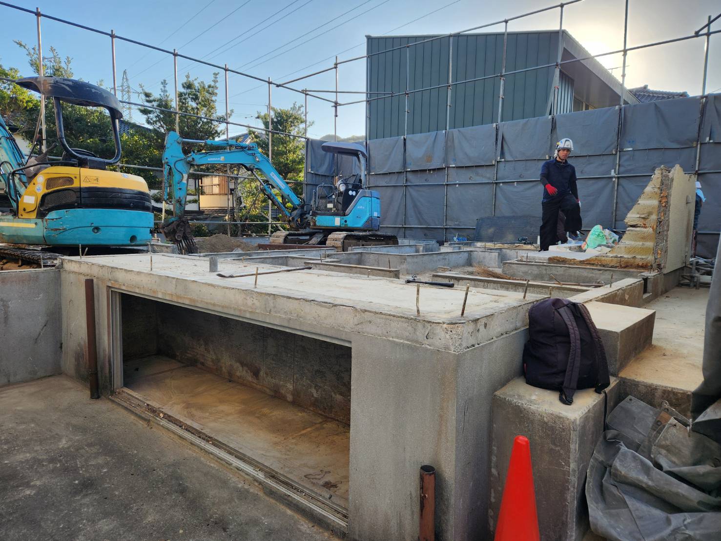 基礎部分の撤去作業